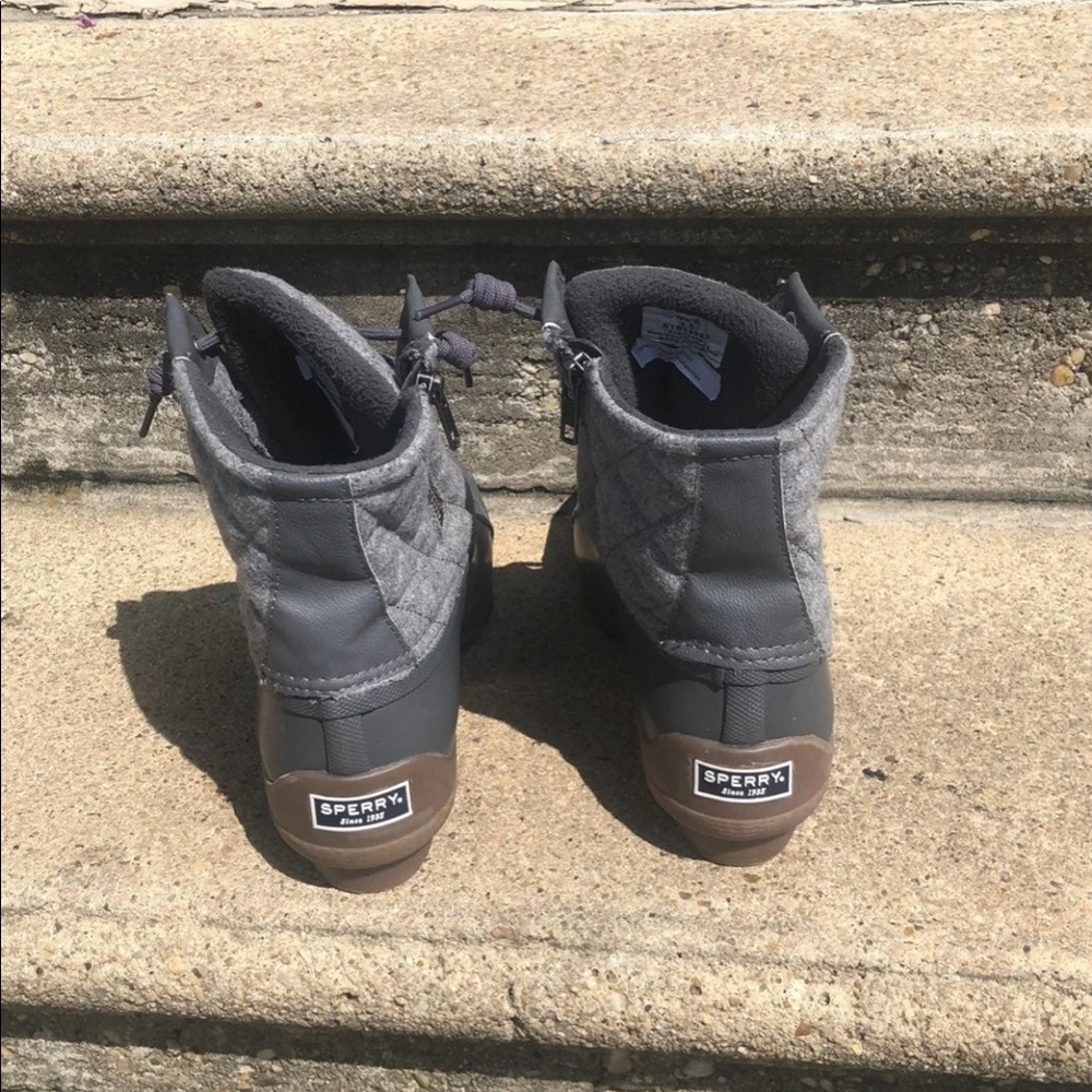 Speedy duck boots